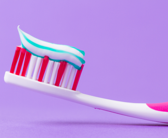 Dlaczego pasty do zębów zawierają fluor?