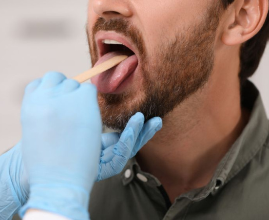 Leukoplakia jamy ustnej – na czym polega?