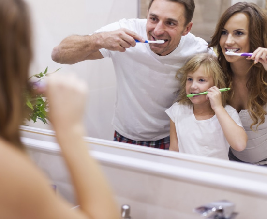 Jak prawidłowo myć zęby? Kompleksowy poradnik