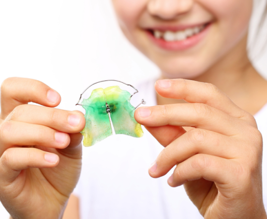 Aparat ortodontyczny a zęby mleczne