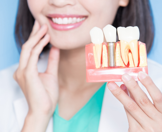 Aparat ortodontyczny a implanty