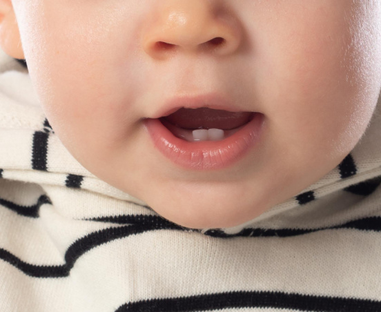 Jak wyglądają wychodzące zęby u niemowlaka?