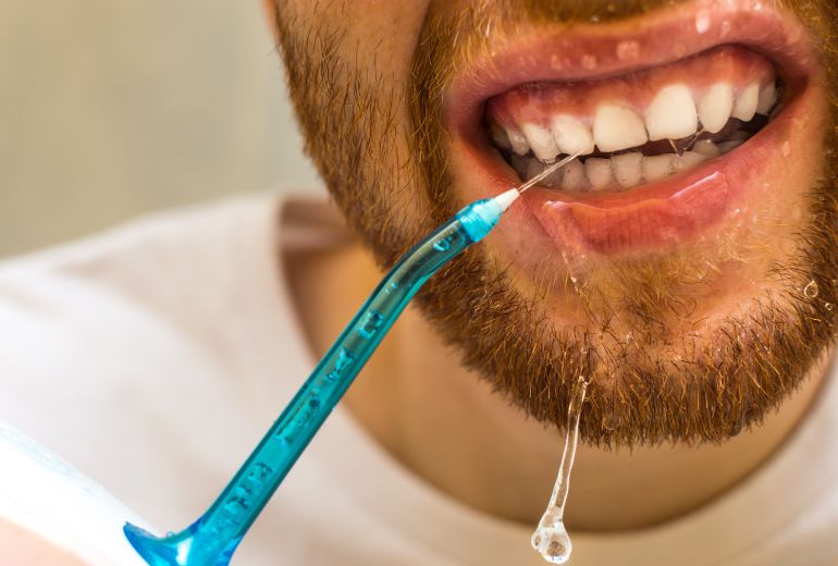 Jak używać irygatora do zębów?