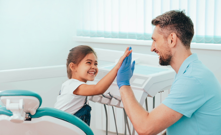 jak często dzieci powinny chodzić do dentysty