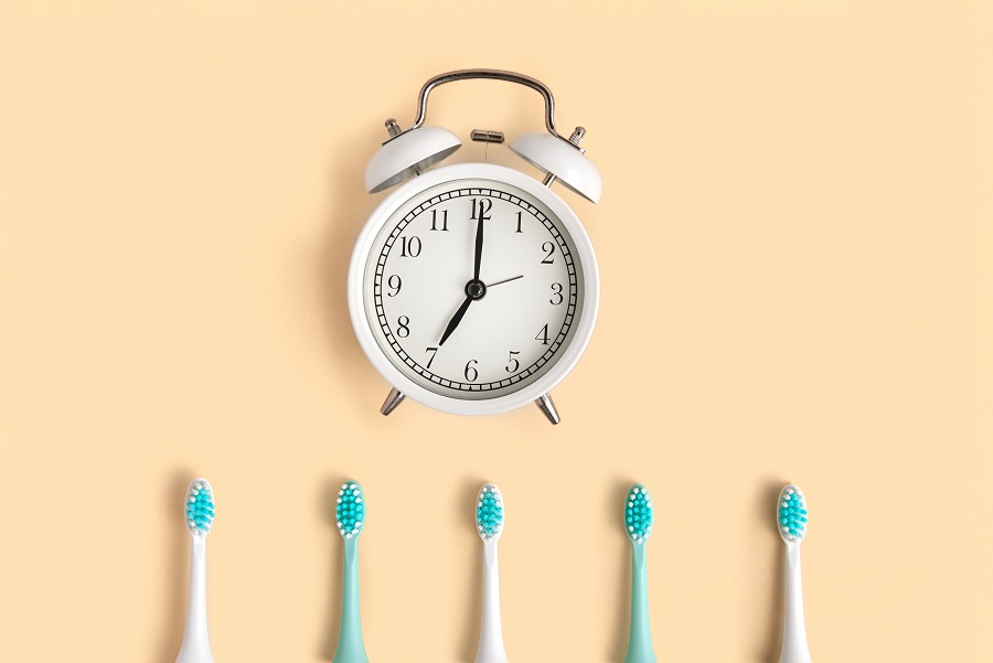 jak długo myć zęby szczoteczką?
