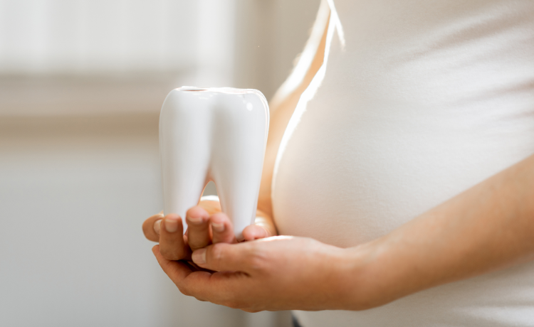 Zmiany hormonalne w ciąży a jama ustna